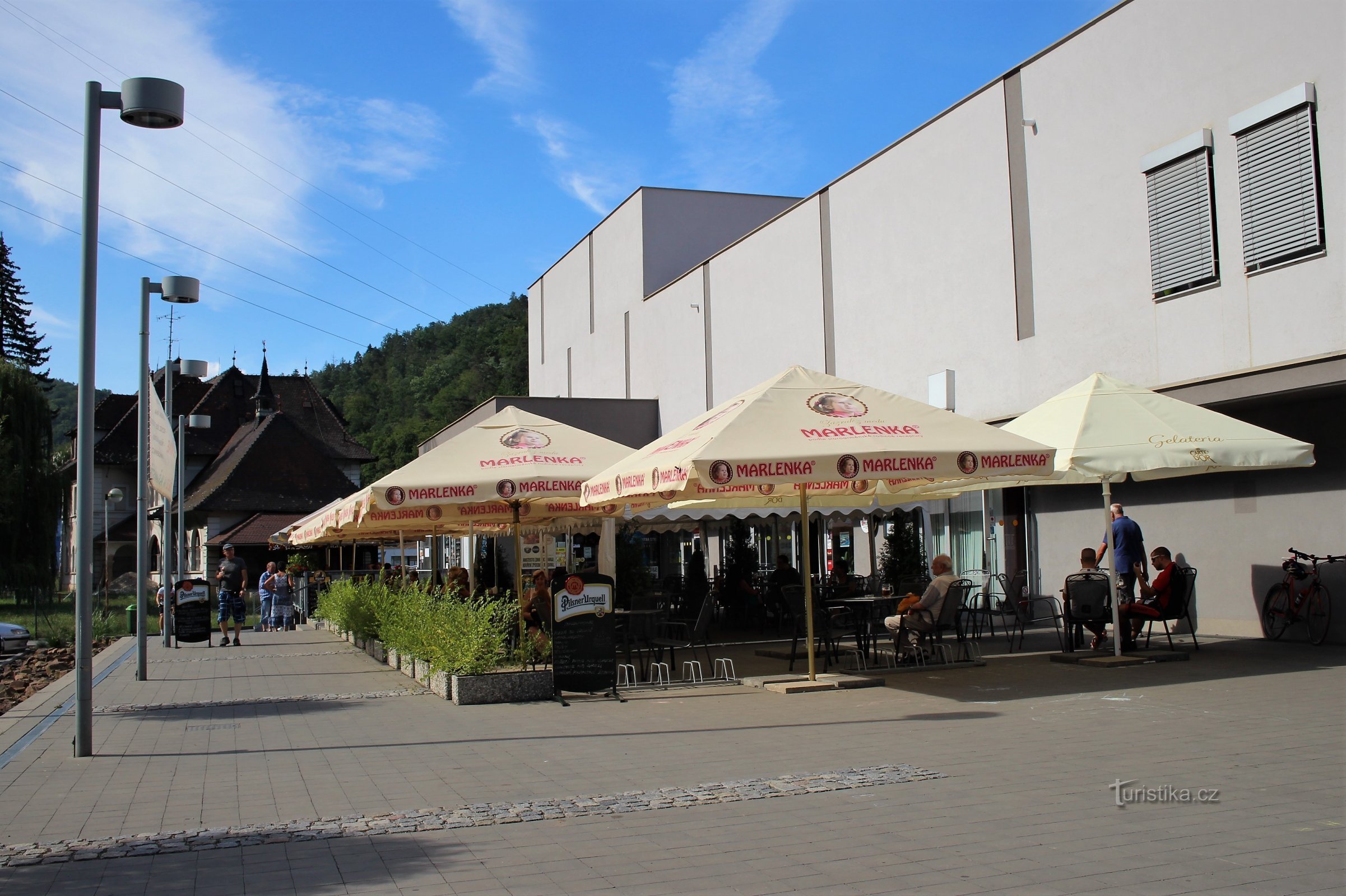 阿达莫夫 - 咖啡厅和葡萄酒