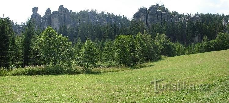 Adršpašin kalliot - näkymä Adršpachista