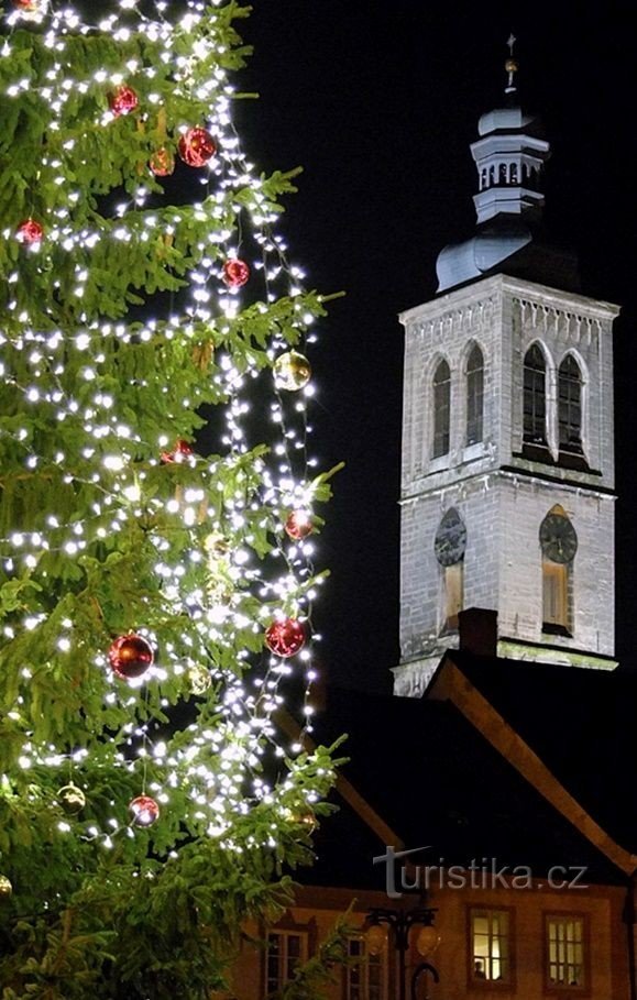 Advent knackar på silverstadens portar!