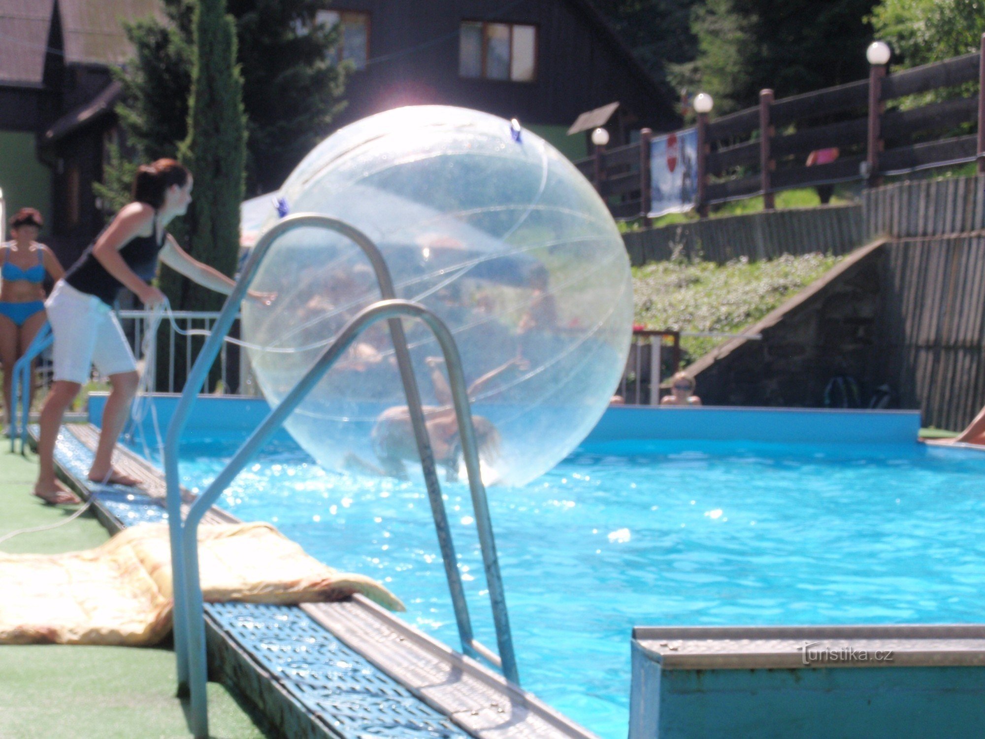 zorbing nước