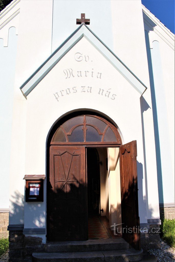 Albeř, entrance to the chapel