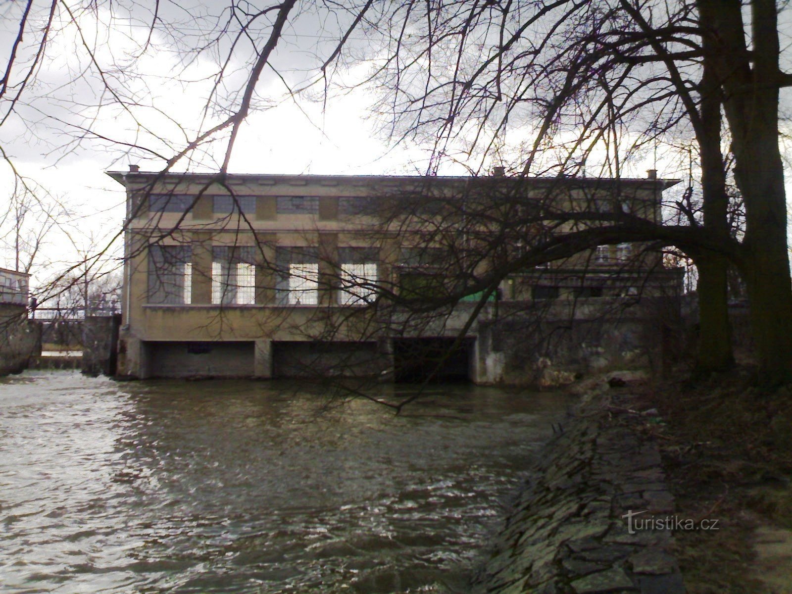 Albrechtice nad Orlicí - déversoir sur l'Orlicí, centrale hydroélectrique