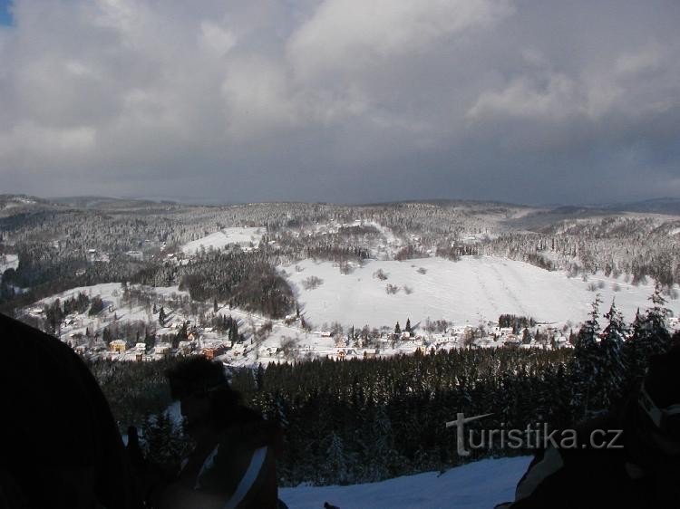 Albrechtice w Górach Izerskich: Albrechtice z czarnego stoku na Tanvaldské Špičák