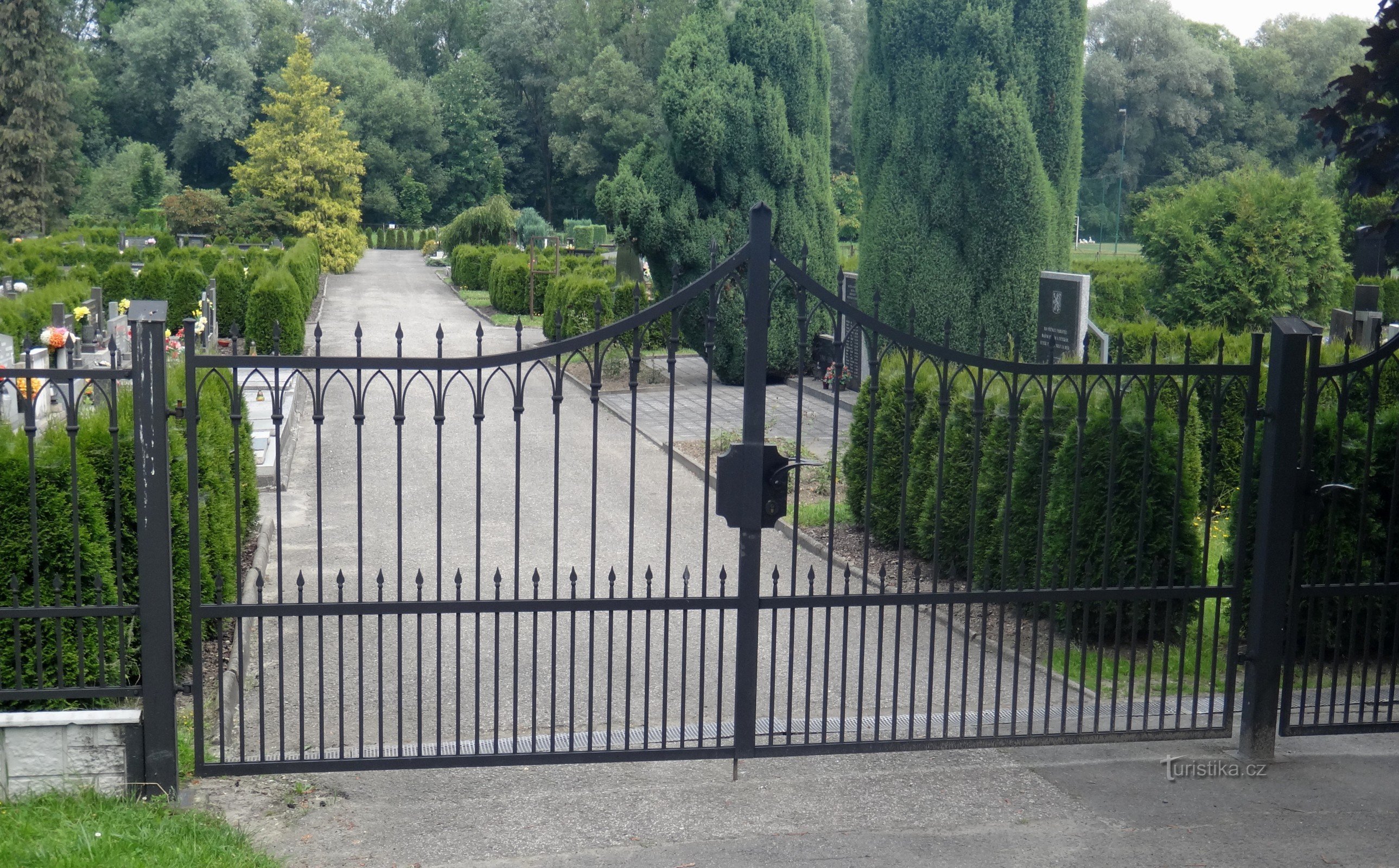 Albrechtice cancello d'ingresso al cimitero e alla chiesa