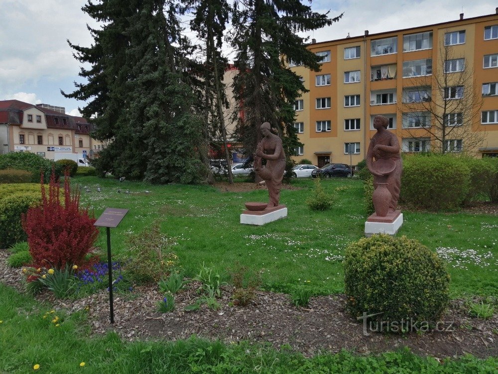 Sculpturi alegorice: Ospitalitate și Abundență - Sokolov