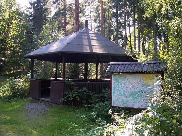 Lusthus: Gazebo med karta vid vägvisaren