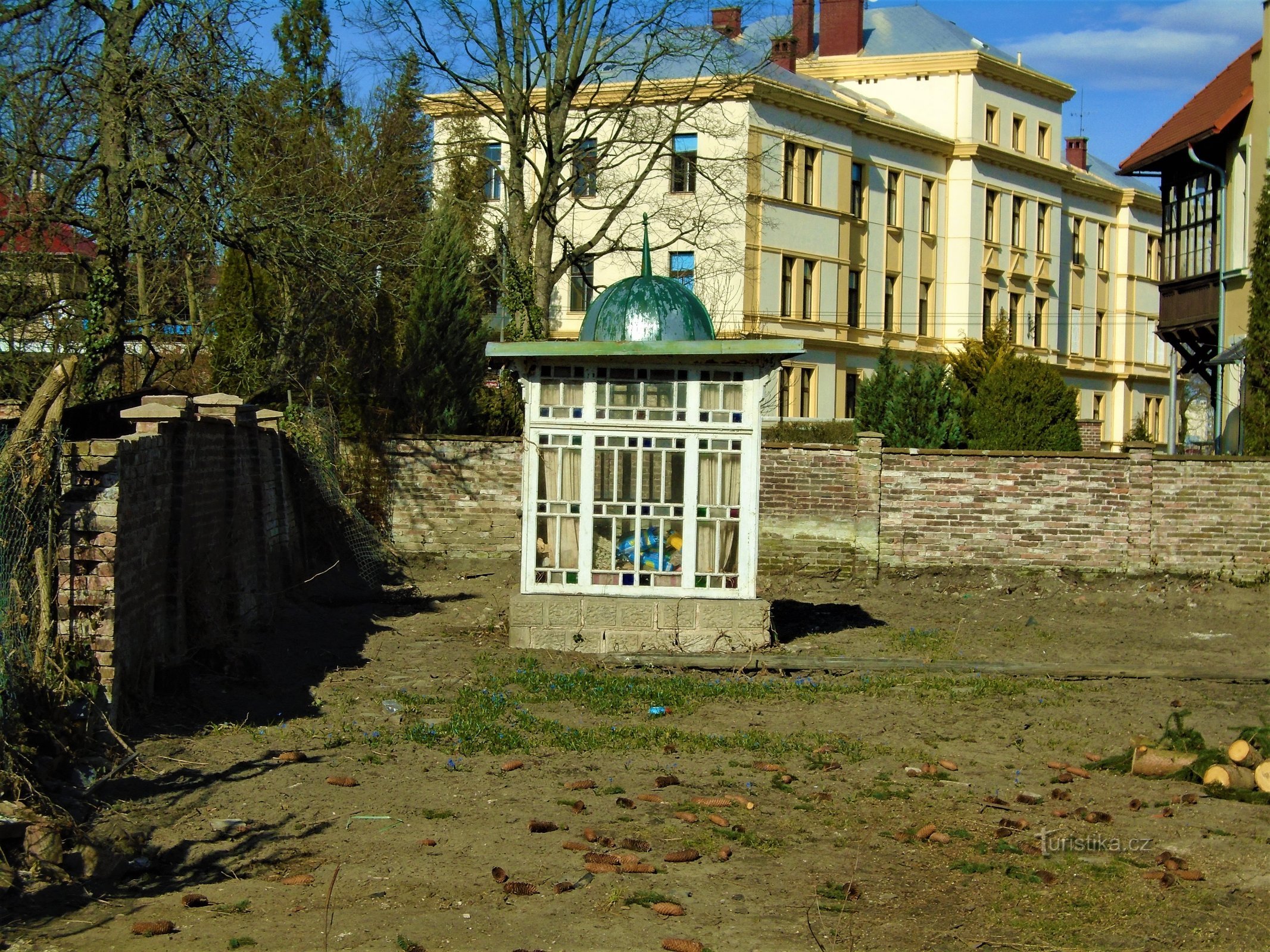 Gazebo στη βίλα του Wipler (Orlické nábřeží αρ. 376, Hradec Králové, 3.4.2018 Απριλίου XNUMX)