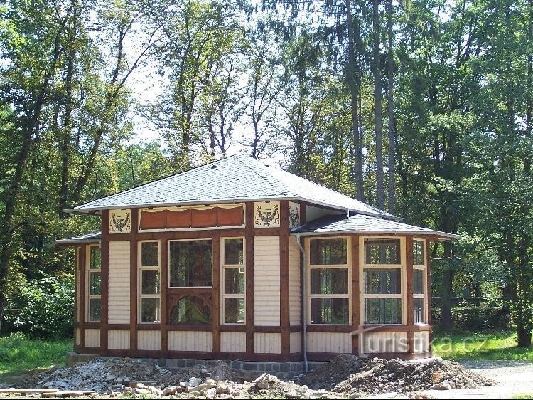 Altán v rekonstrukci