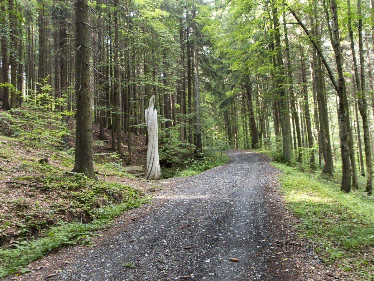 Anděl u studánky Nad Tulinkou