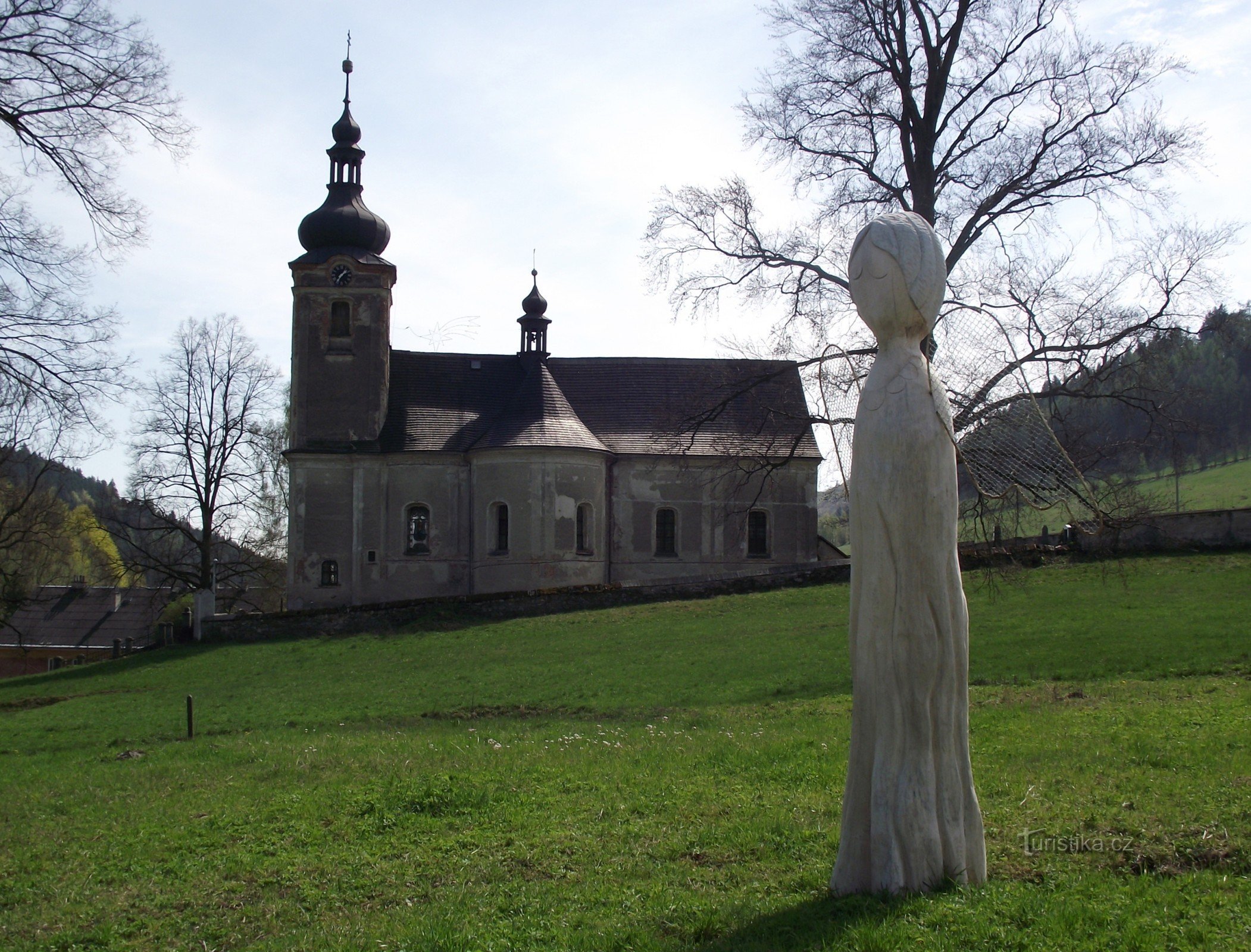 ängeln från Zdenek Gross och kyrkan St. Michaela