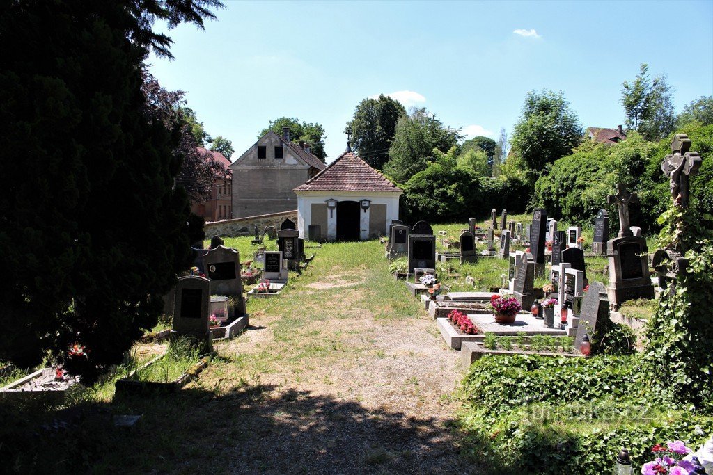 Анжелька, місцеве кладовище