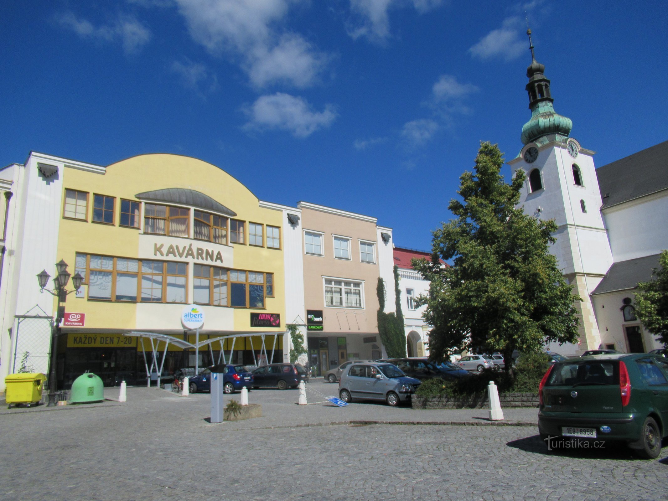 Andělská kávárna deasupra Náměstí Míru în Svitavy