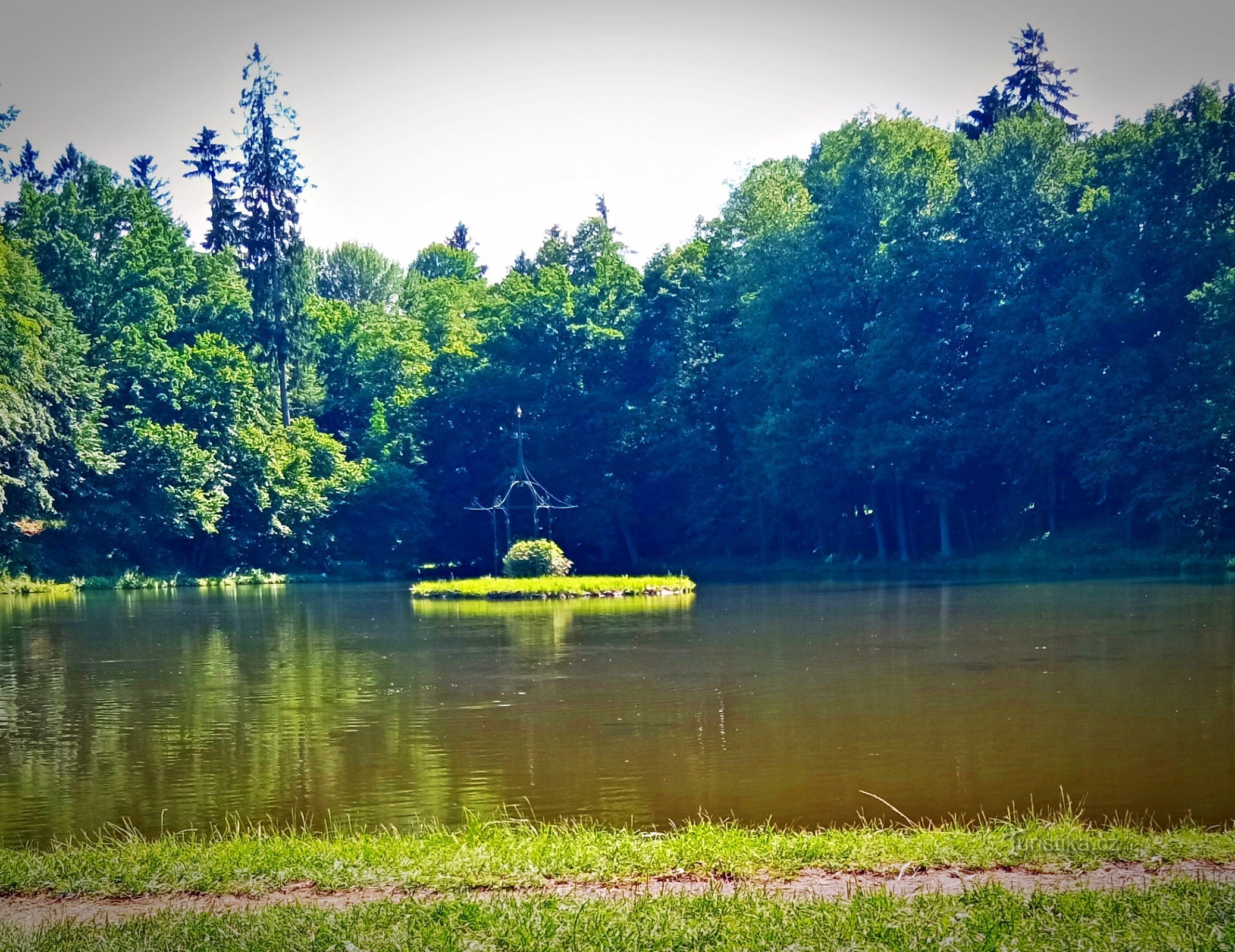 Englischer Schlosspark beim Schloss in Světlá nad Sázavou