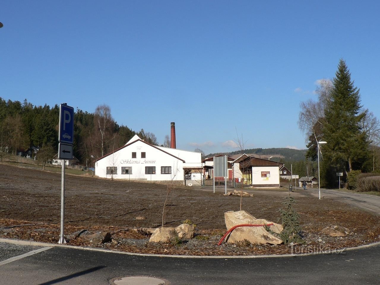 Annín, glass factory