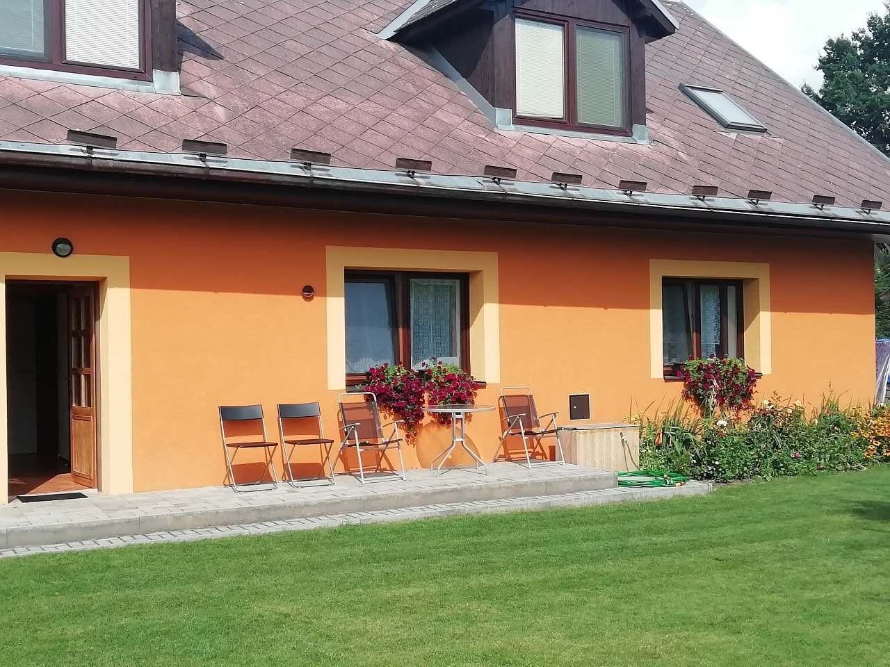 Apartament Nový Rychnov - widok od ogrodu