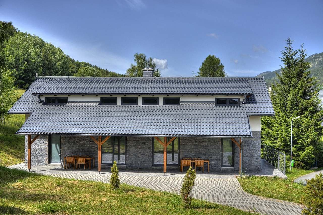 Apartmány Fun & Relax Dolní Morava - příjezdová cesta (léto)