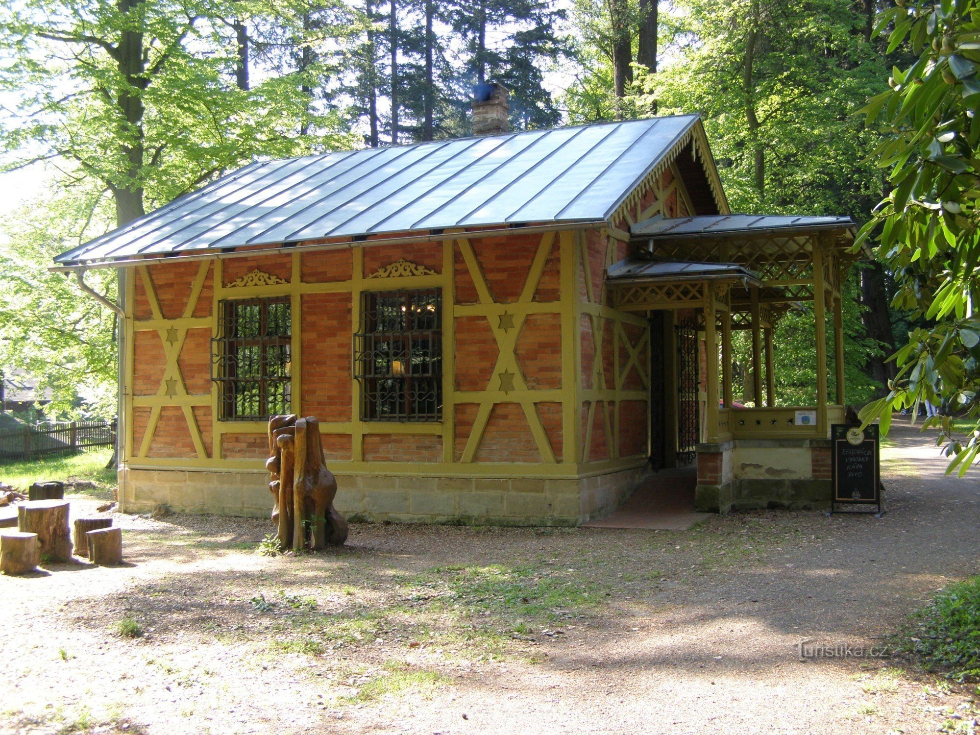 Bukovina Arboretum - sæsonbestemt informationscenter for Bohemian Paradise PLA