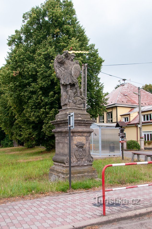 Arhanghelul Mihail în grădini