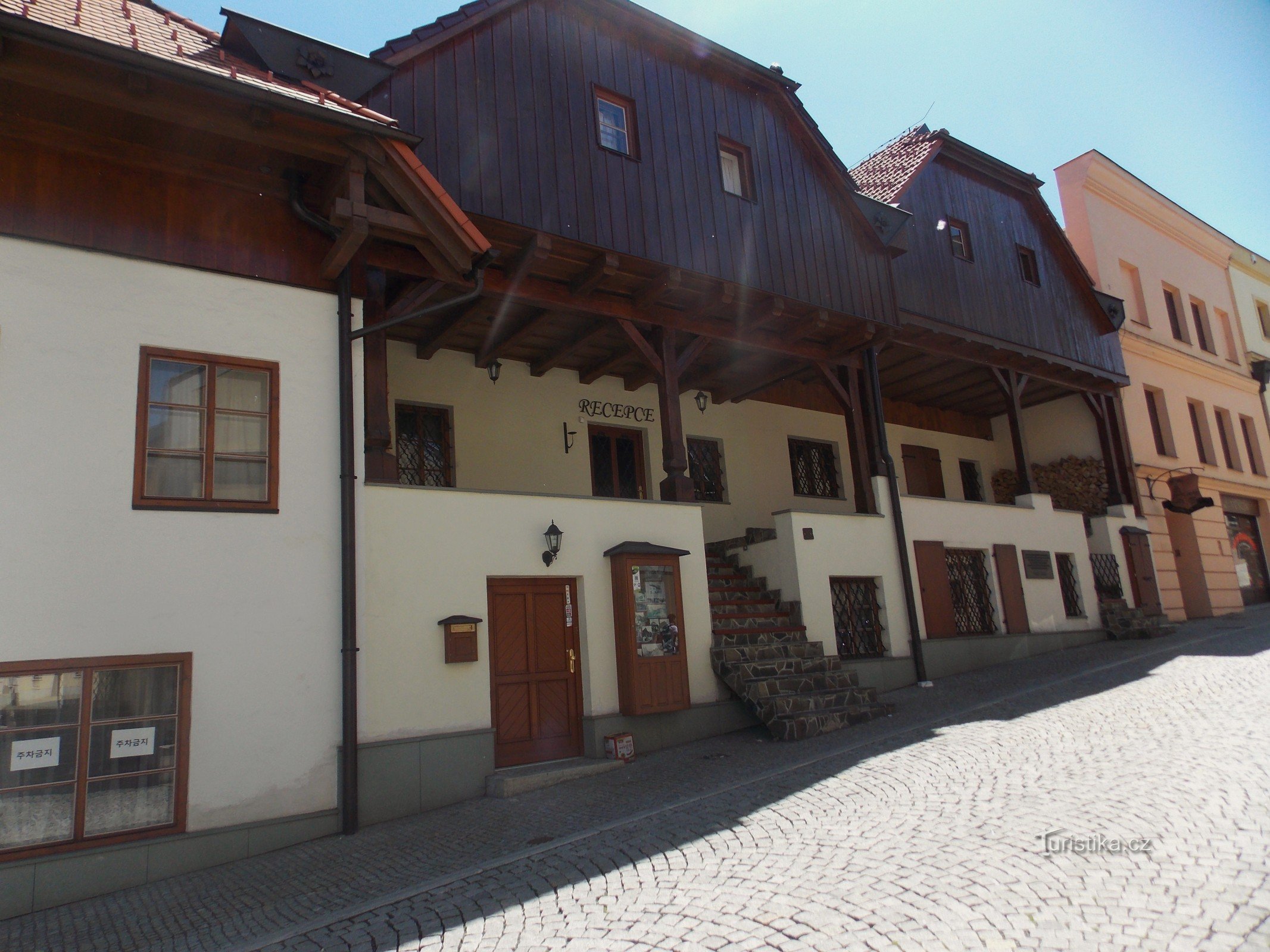 Arkitektoniskt monument - tre köpmanshus i Frýdek