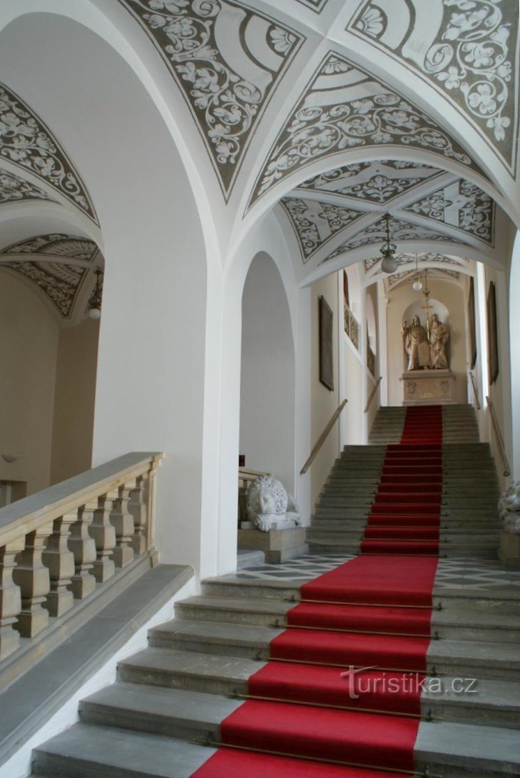 Arcibiskupský​ palác - schodiště k represálům