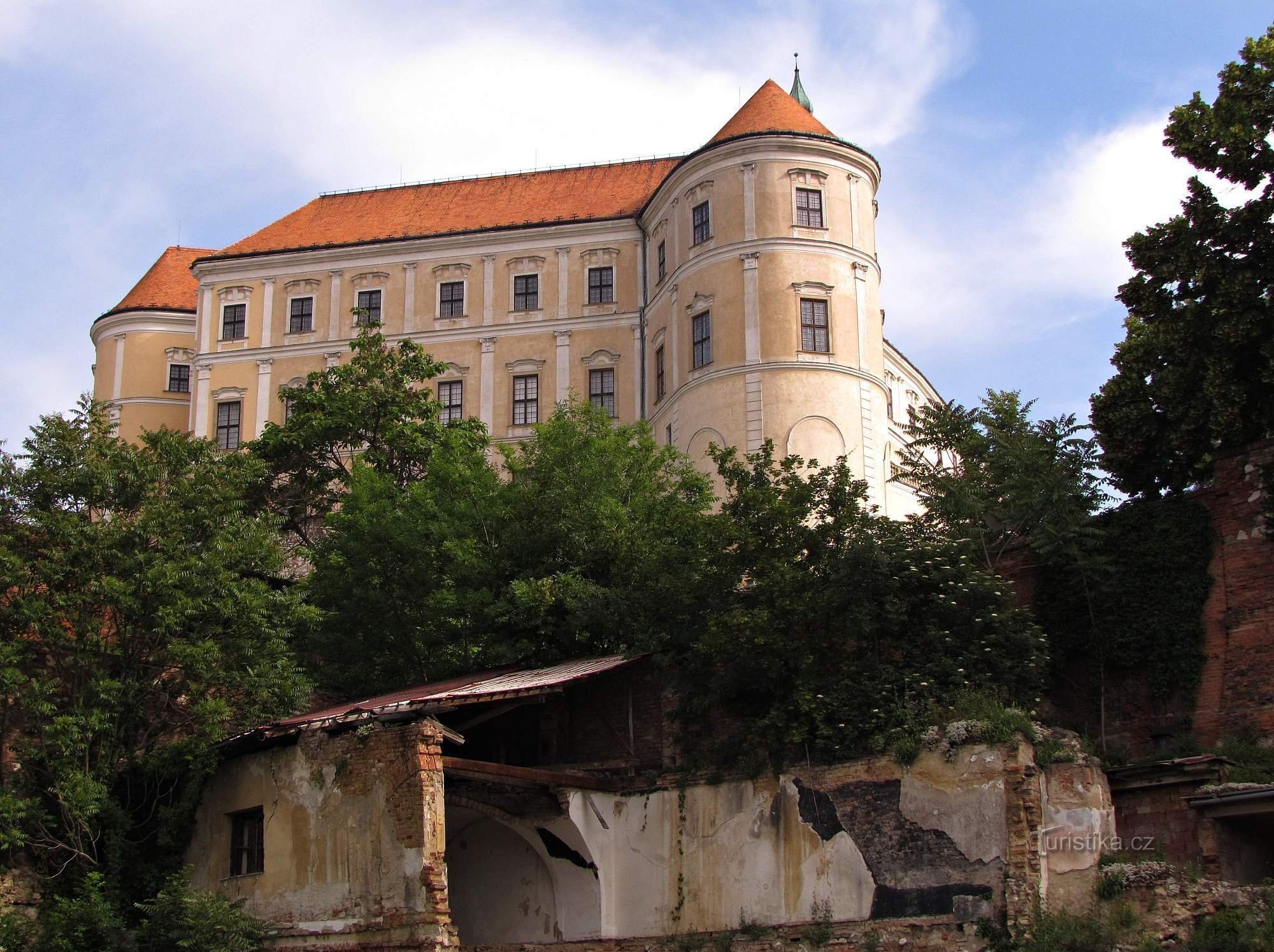 Het terrein van het Mikulov-kasteel