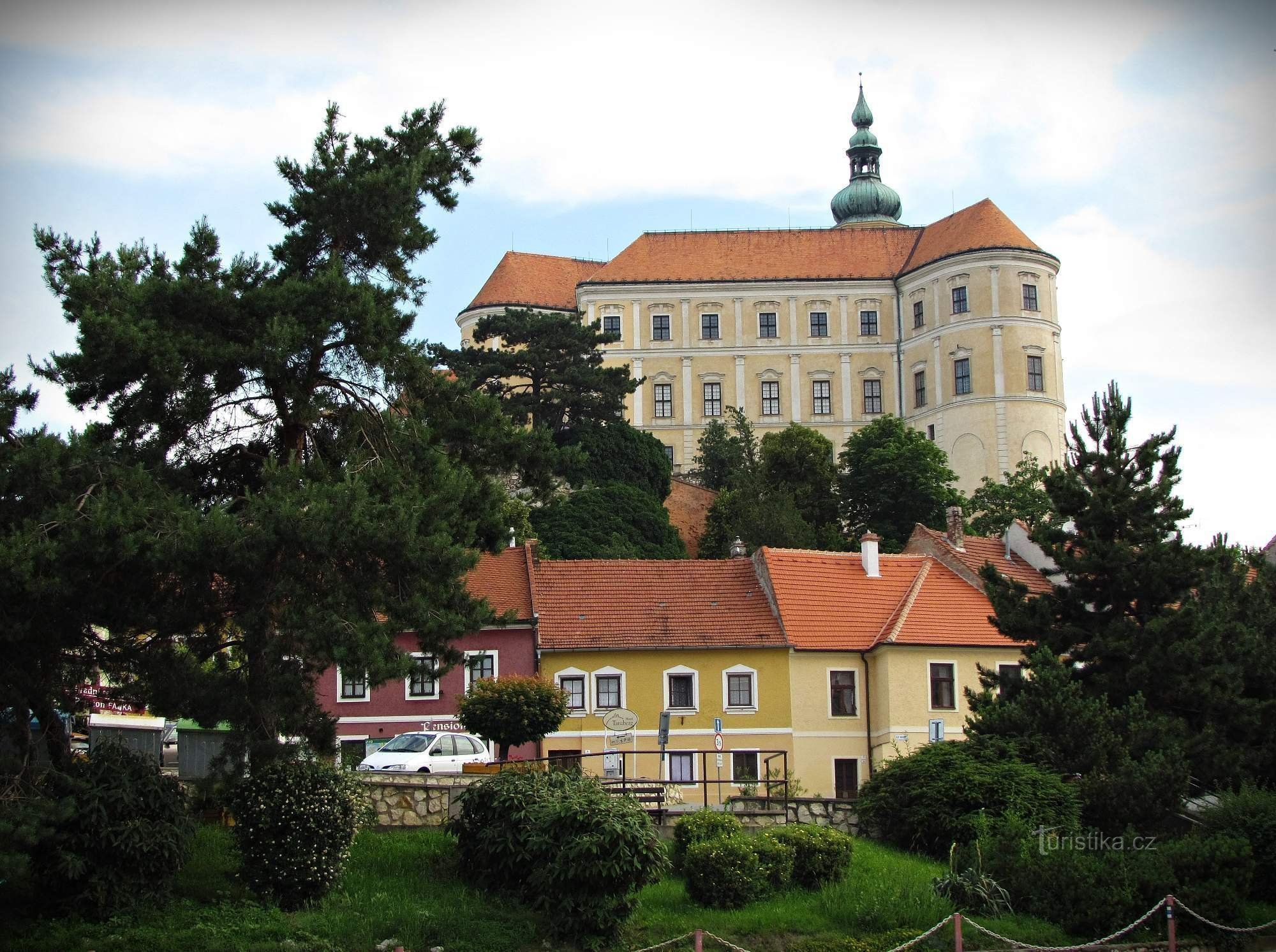 Het terrein van het Mikulov-kasteel