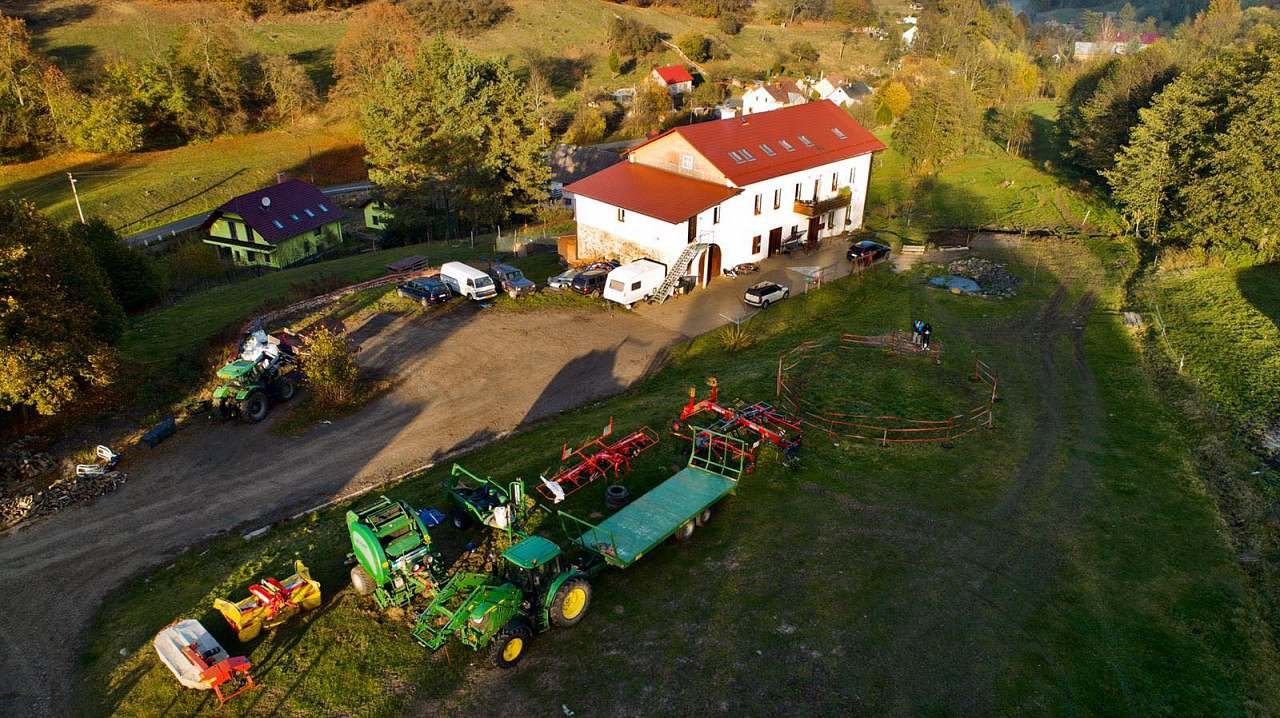 Área de la casa de huéspedes y finca.