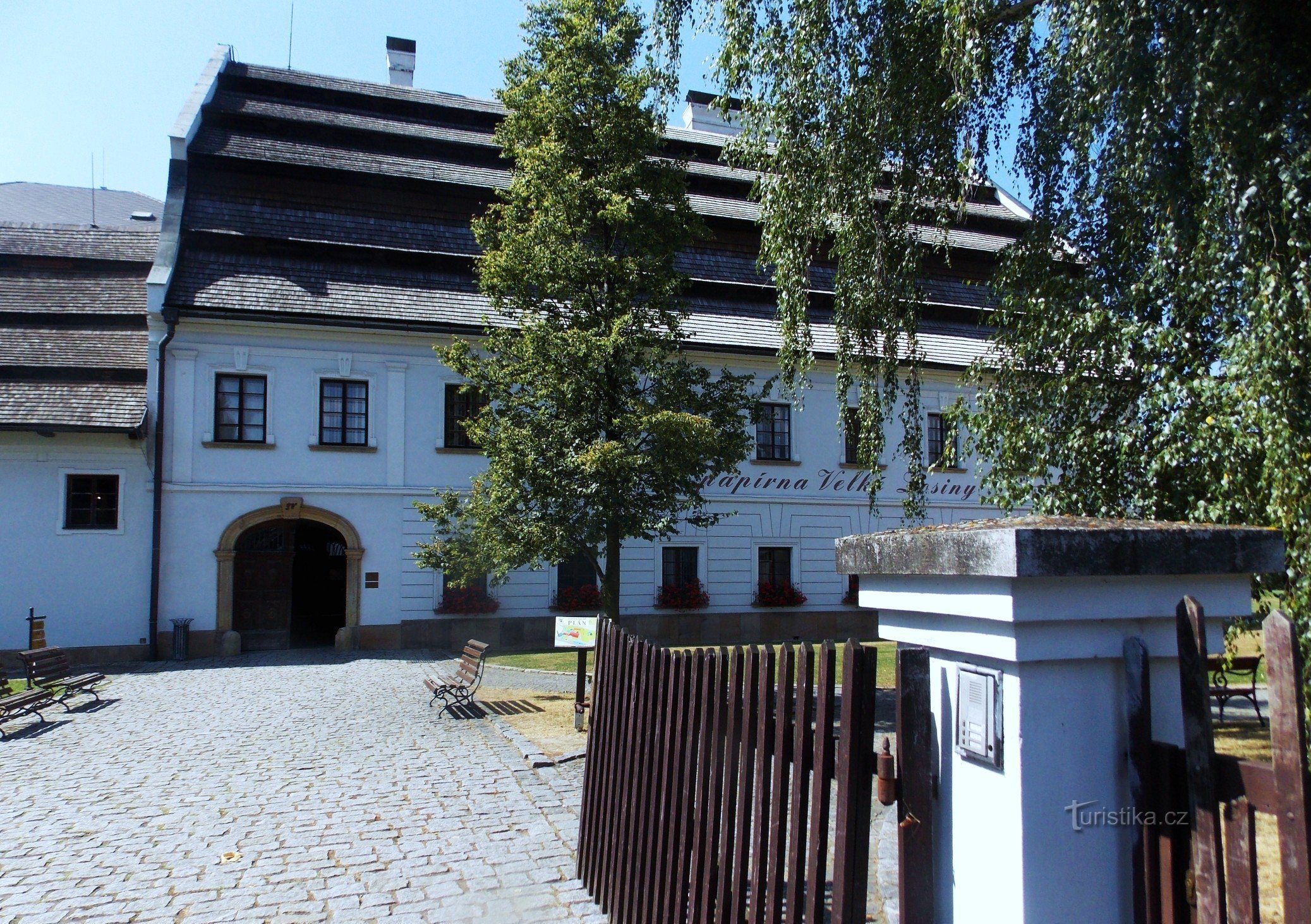 Địa điểm của Nhà máy giấy thủ công với bảo tàng ở Velké Losiny