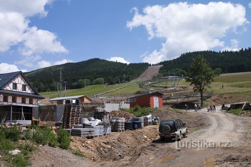 Il campus di U Slona è ancora in parte un cantiere