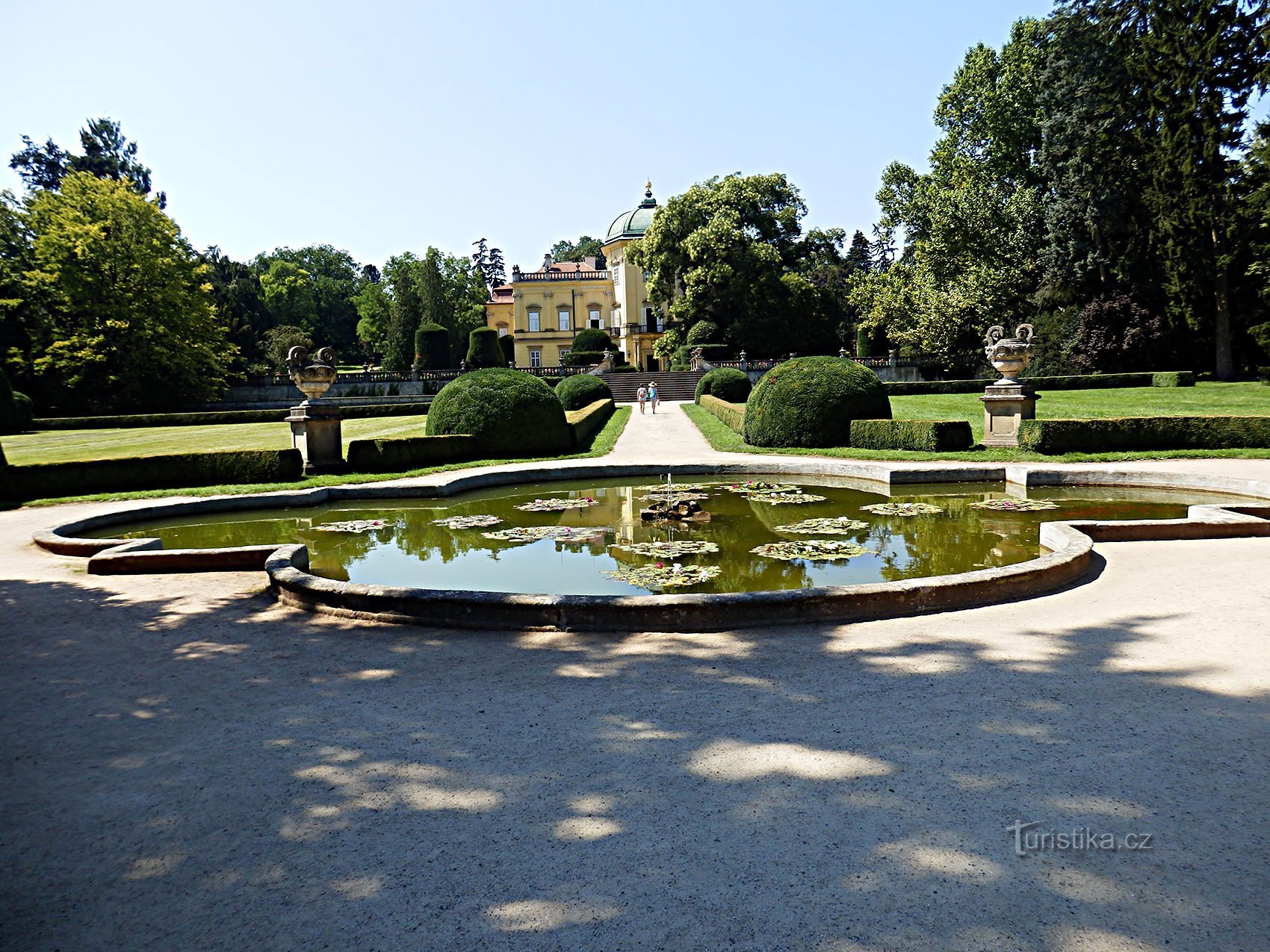 het gebied van het kasteelpark en de tuin in Buchlovice is een van de belangrijkste en mooiste