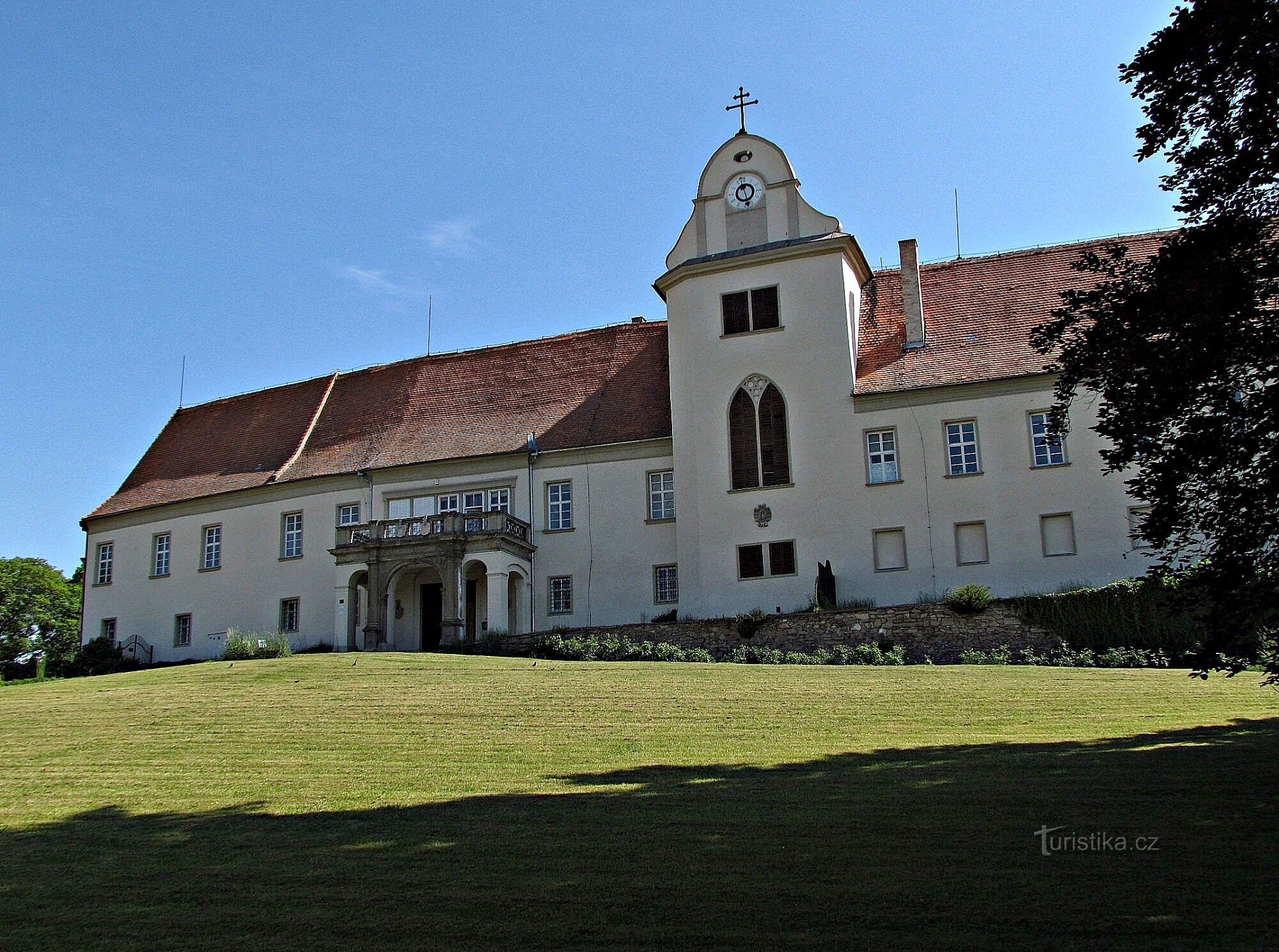 Areál zámku Lomnice u Tišnova