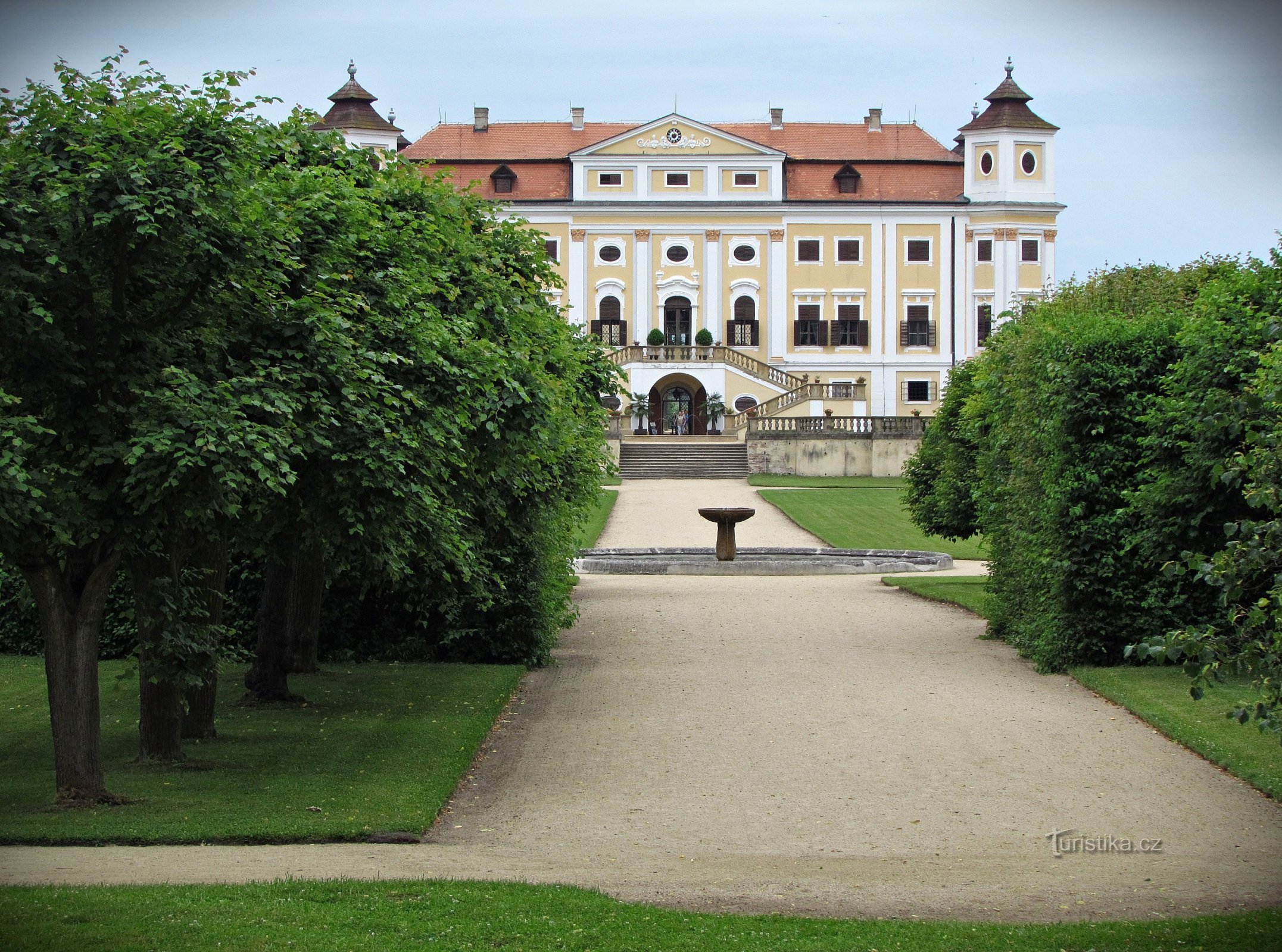 Dvorišče gradu Milotice