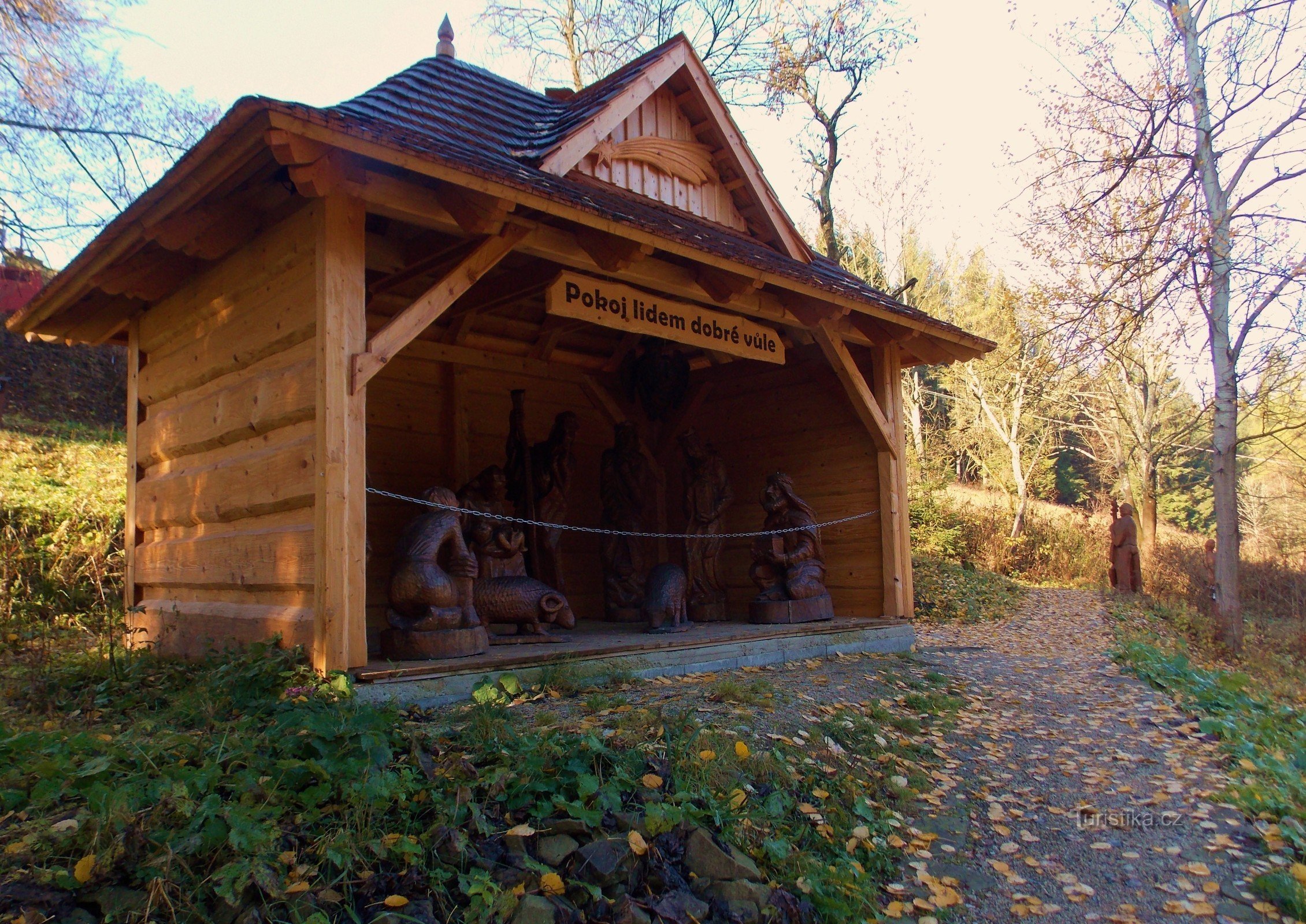 Attractivité - une crèche en bois sous Kyčerka à Velké Karlovice