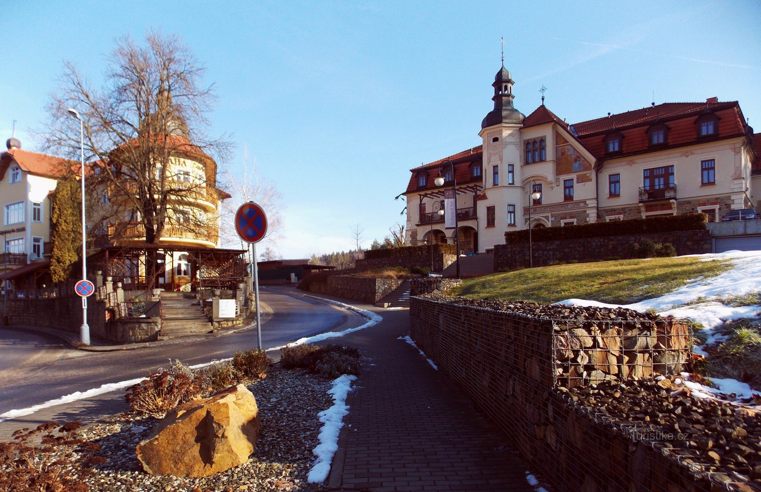 Maison augustinienne dans le quartier de Prague à Luhačovice