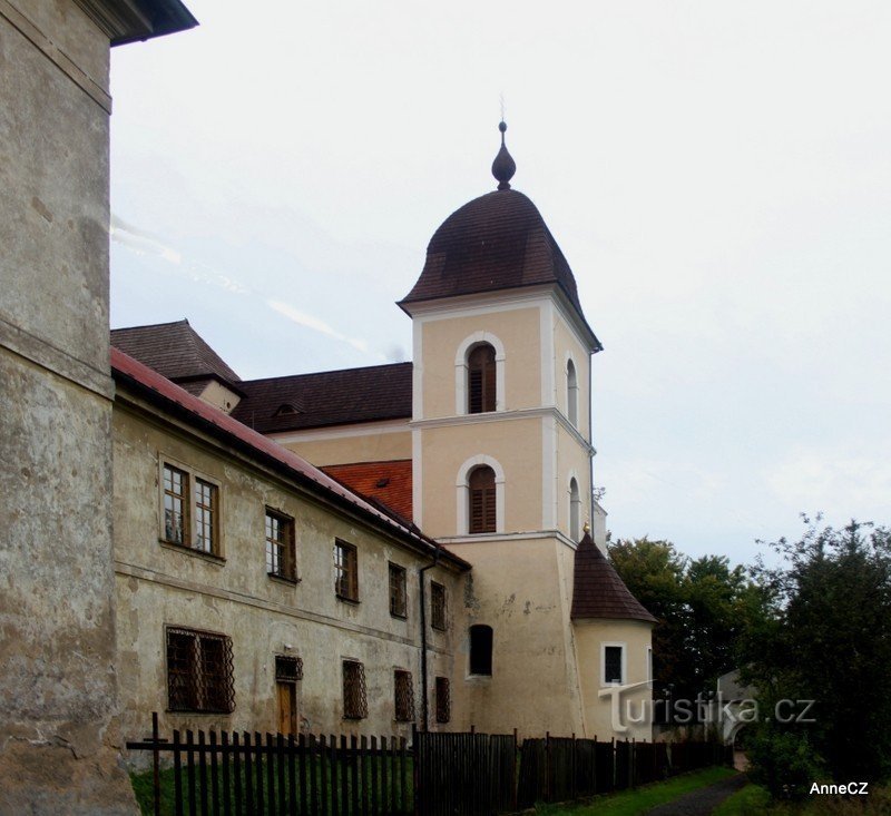 Mănăstire augustiniană cu Biserica Buna Vestire a Maicii Domnului