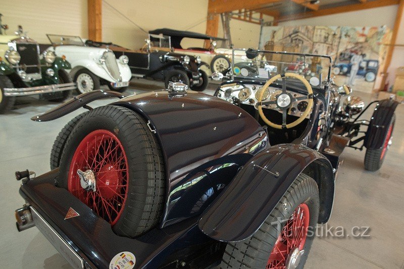 Auto motomuseo OLD TIMER Kopřivnice - historiallisten autojen ja moottoripyörien museo