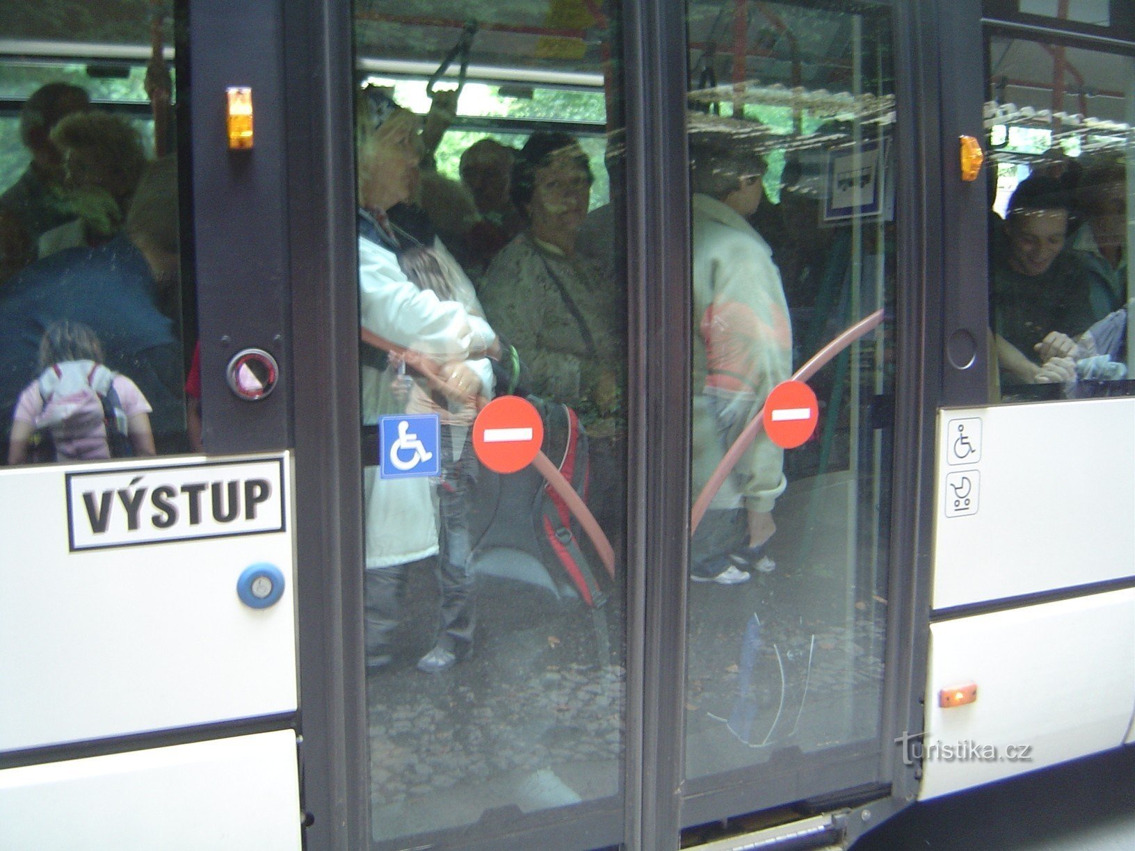 Bus van Děčín naar Hřensk - iets voller