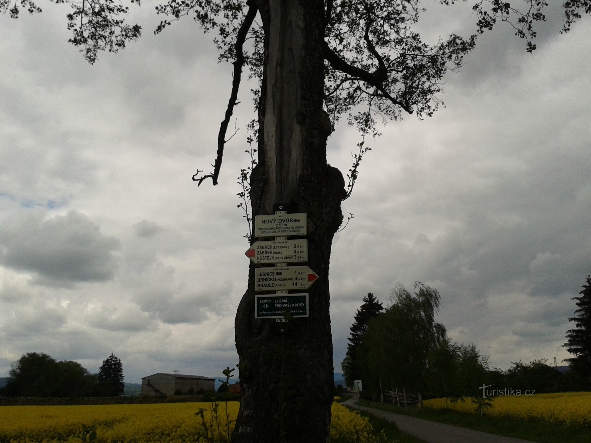 busstoppested mellem Zábřeh og Lesnica - også nær den tidligere Závořic dam og resterne af dæmningen