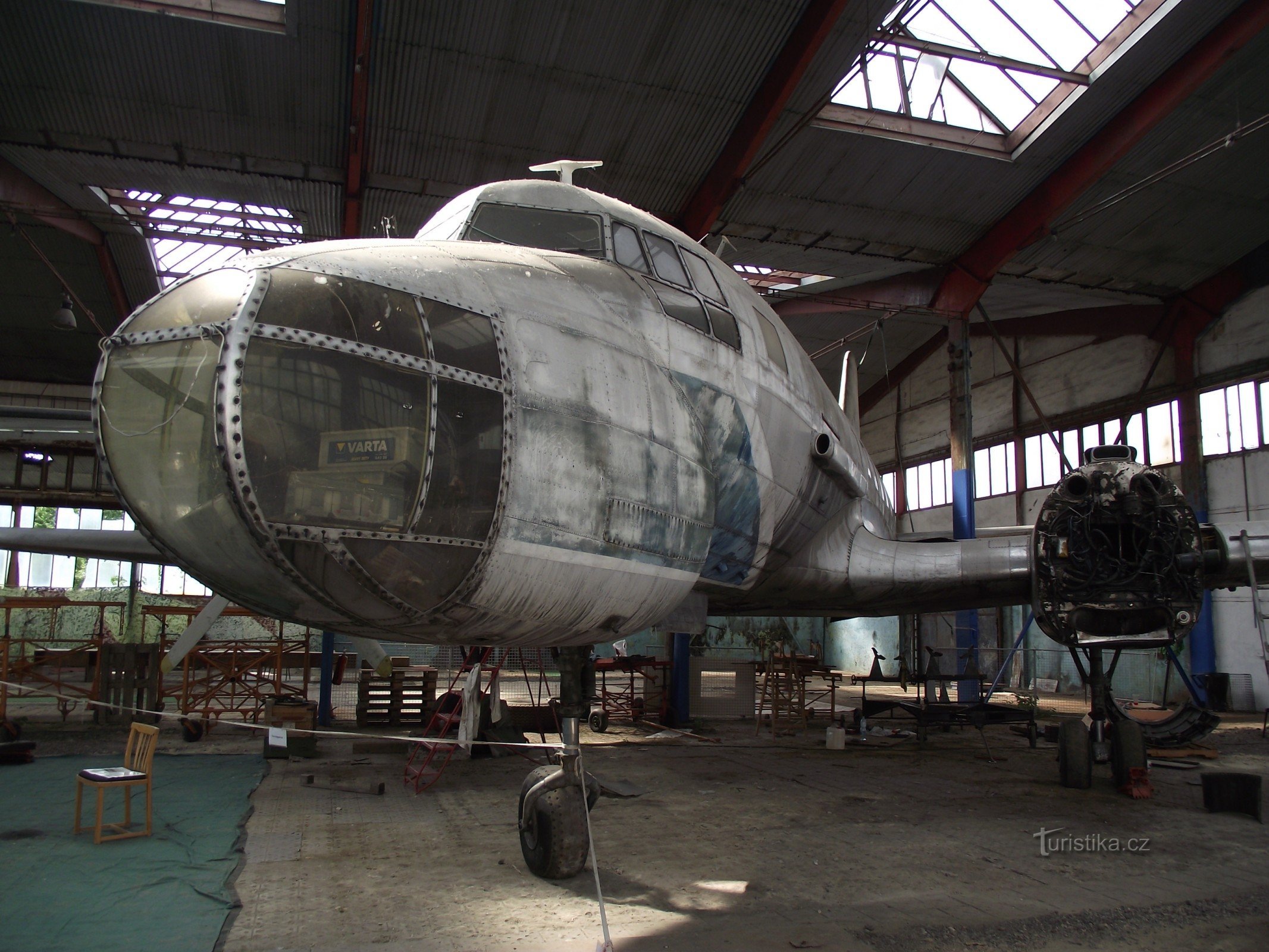 Avión B-14