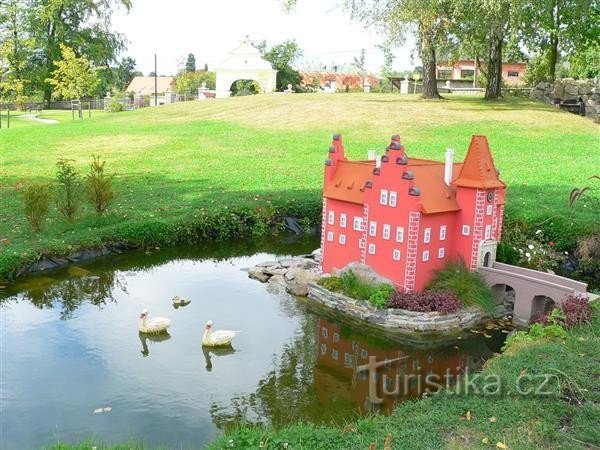 Vauvaystävällinen todistus - HOTEL zámek BERCHTOLD