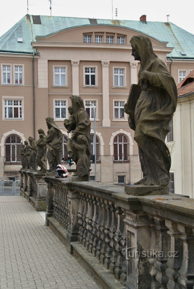 balustrade with statues of saints