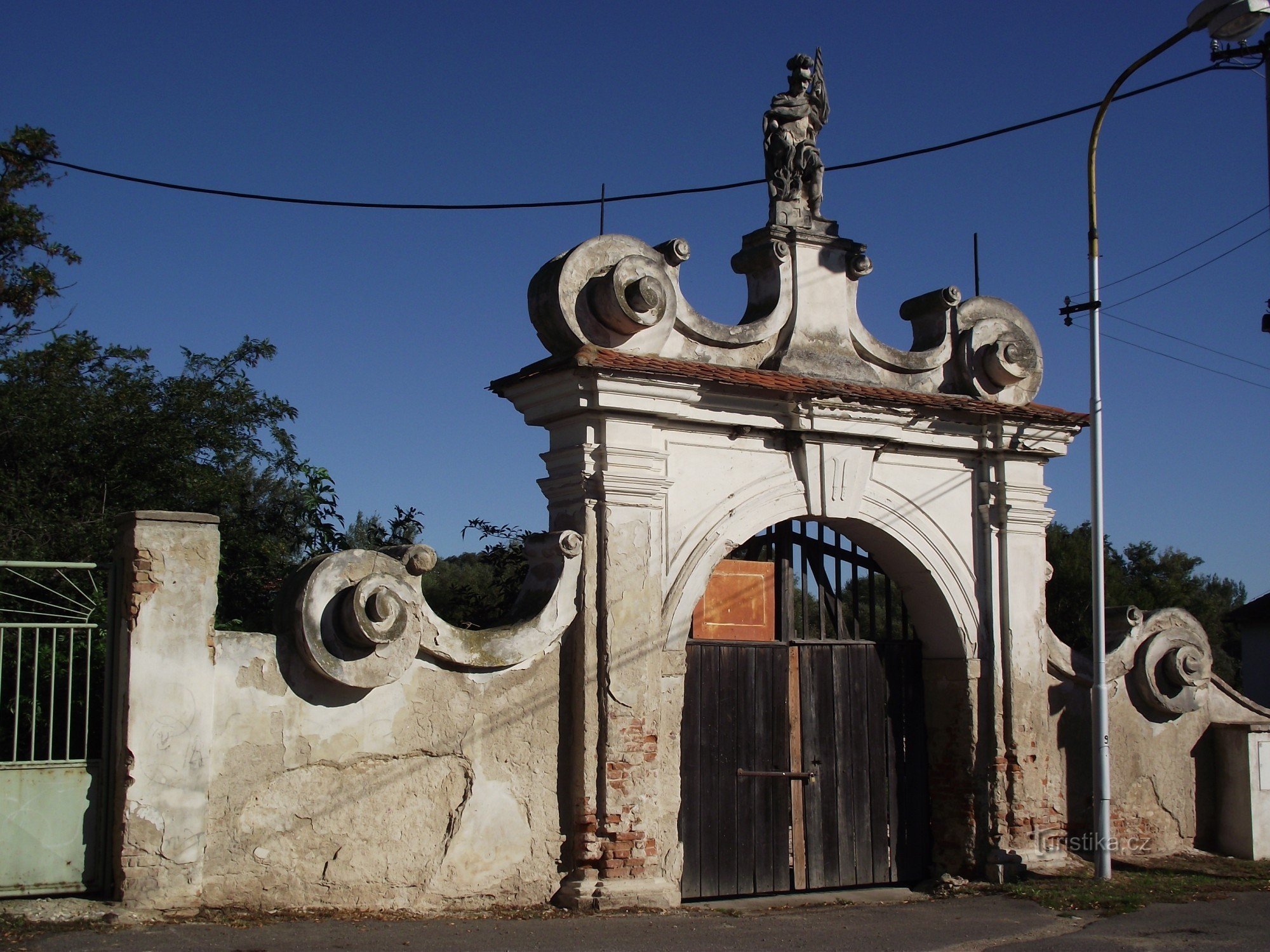 ворота мельницы в стиле барокко