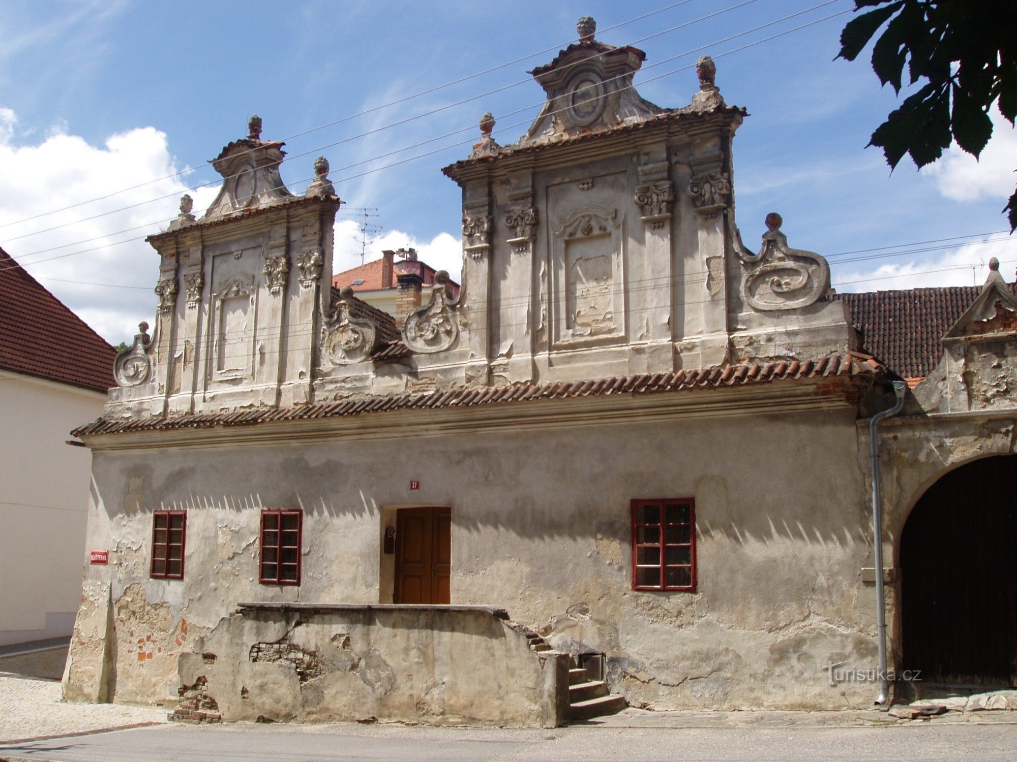 Casa barroca na rua Klášterní em Bechyn