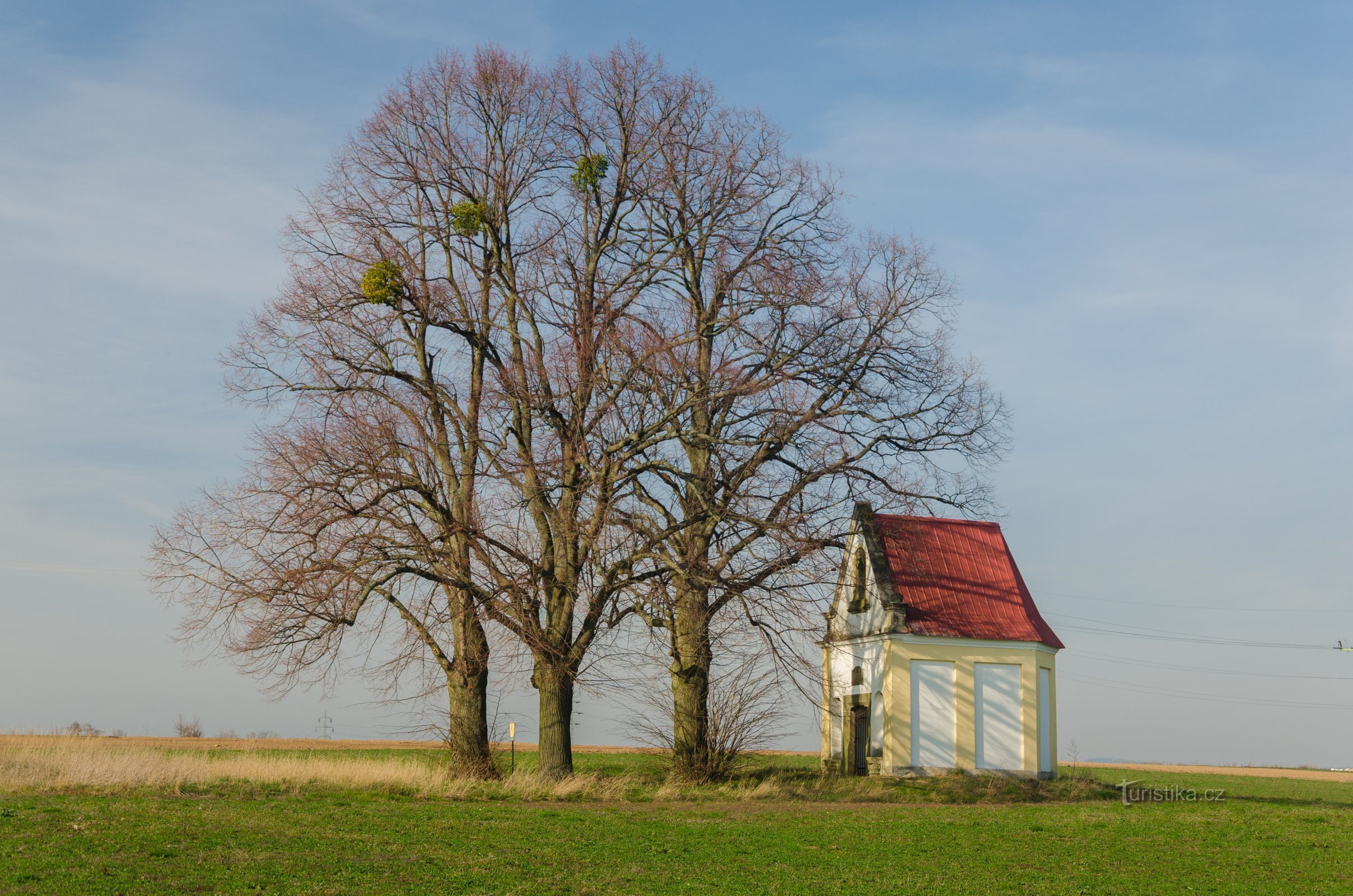 Barok Allehelgens kapel med frihedslinder