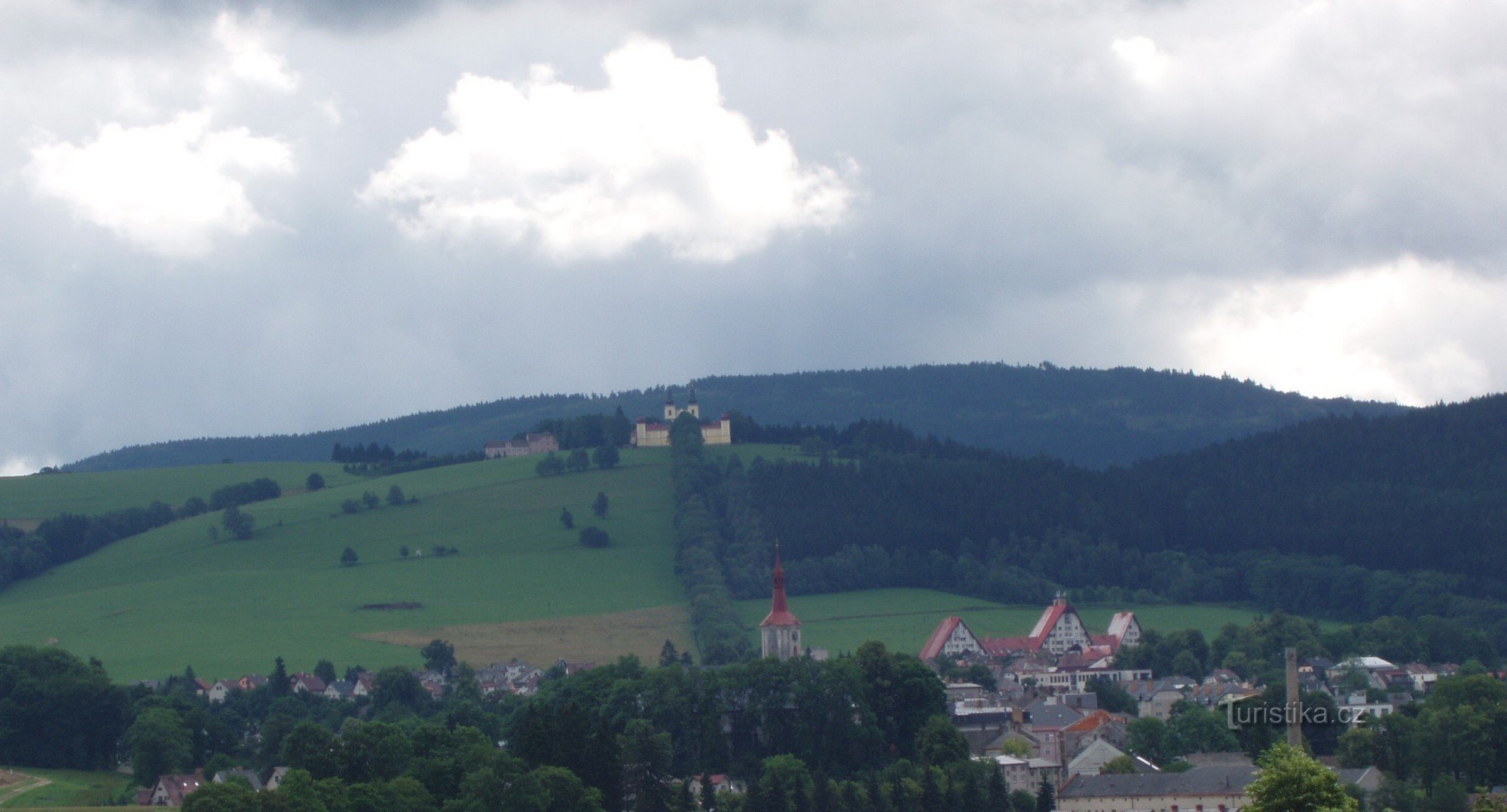 Barokní kostel s klášterem na Mariánském kopci v Králíkách