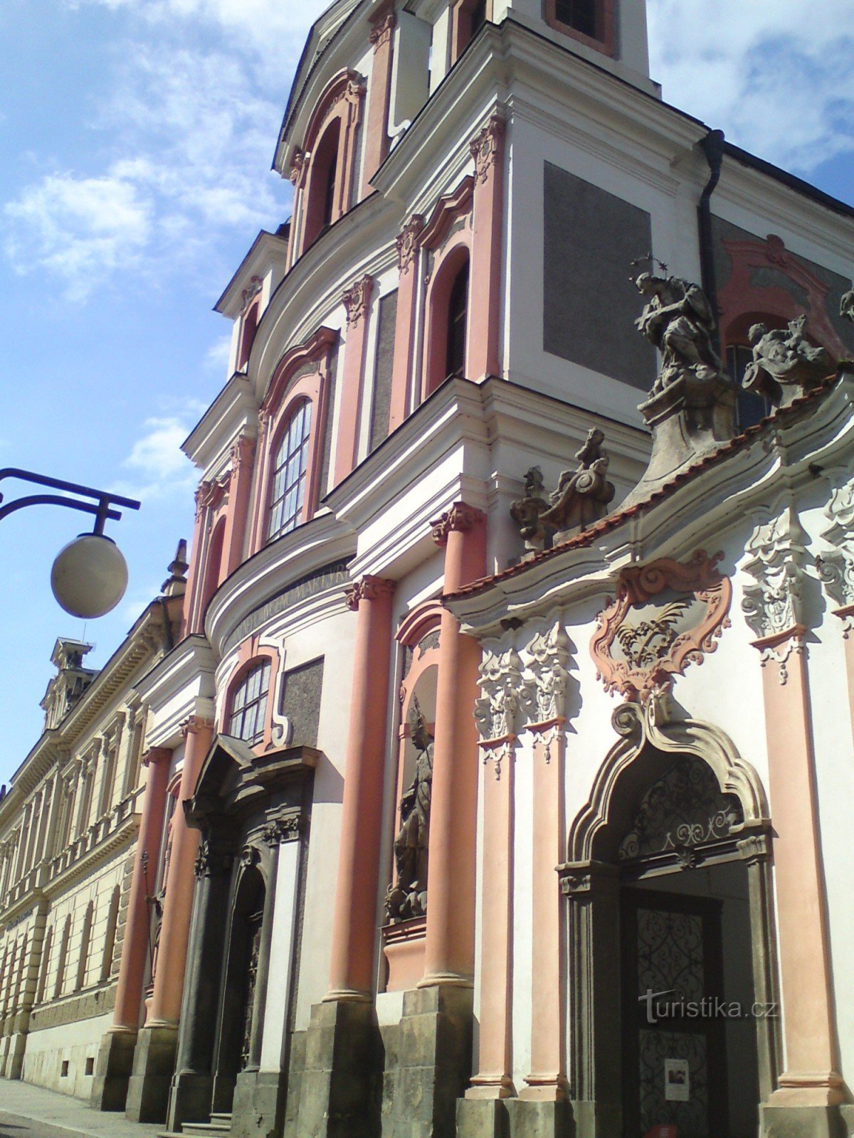 бароковий костел св. Яна Непомуцького, цінна архітектура 1734-1753 рр. Франтиша