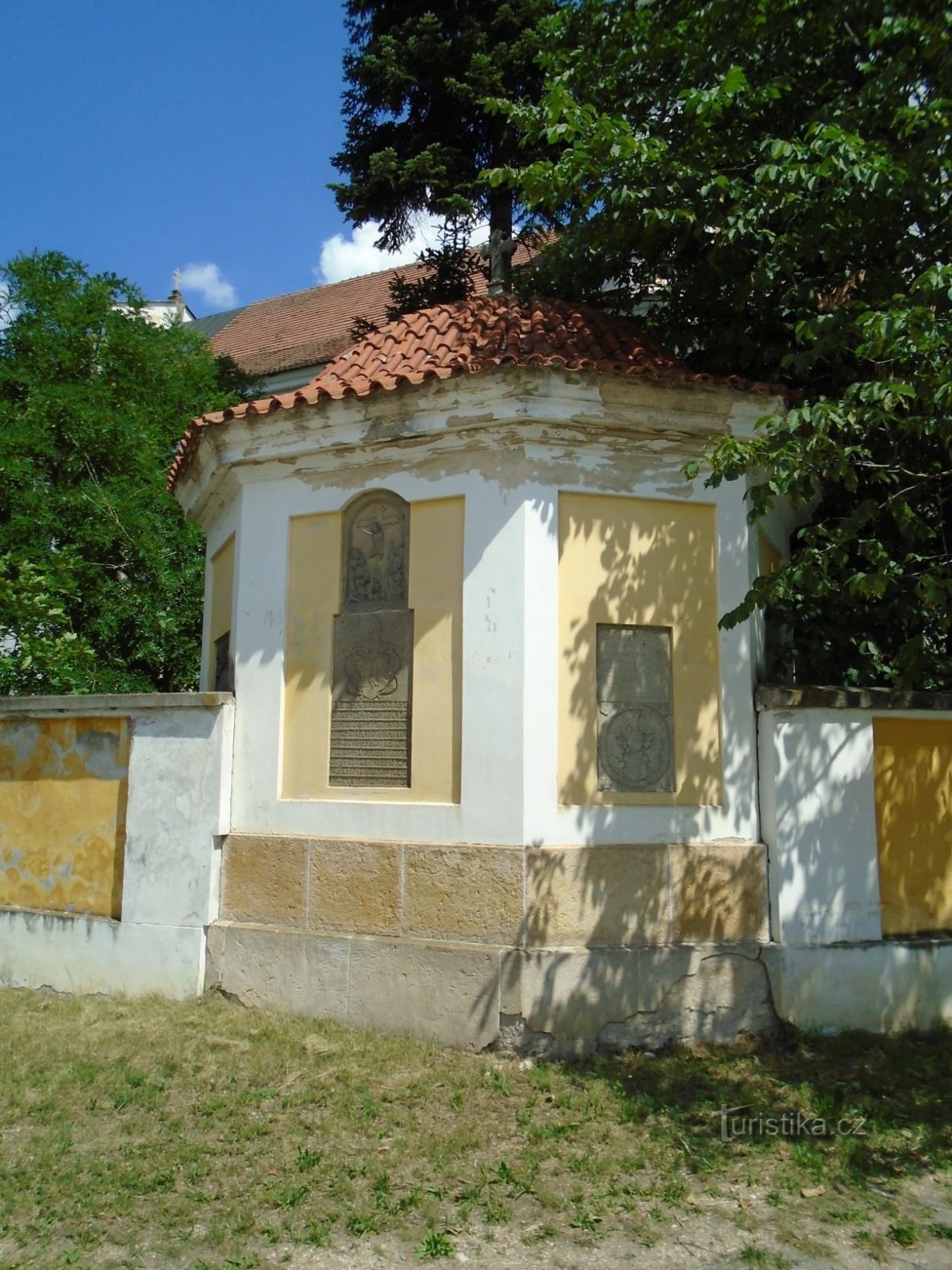 Baročna mrliška vežica na starem pokopališču (Dobřenice, 21.6.2018. XNUMX. XNUMX)