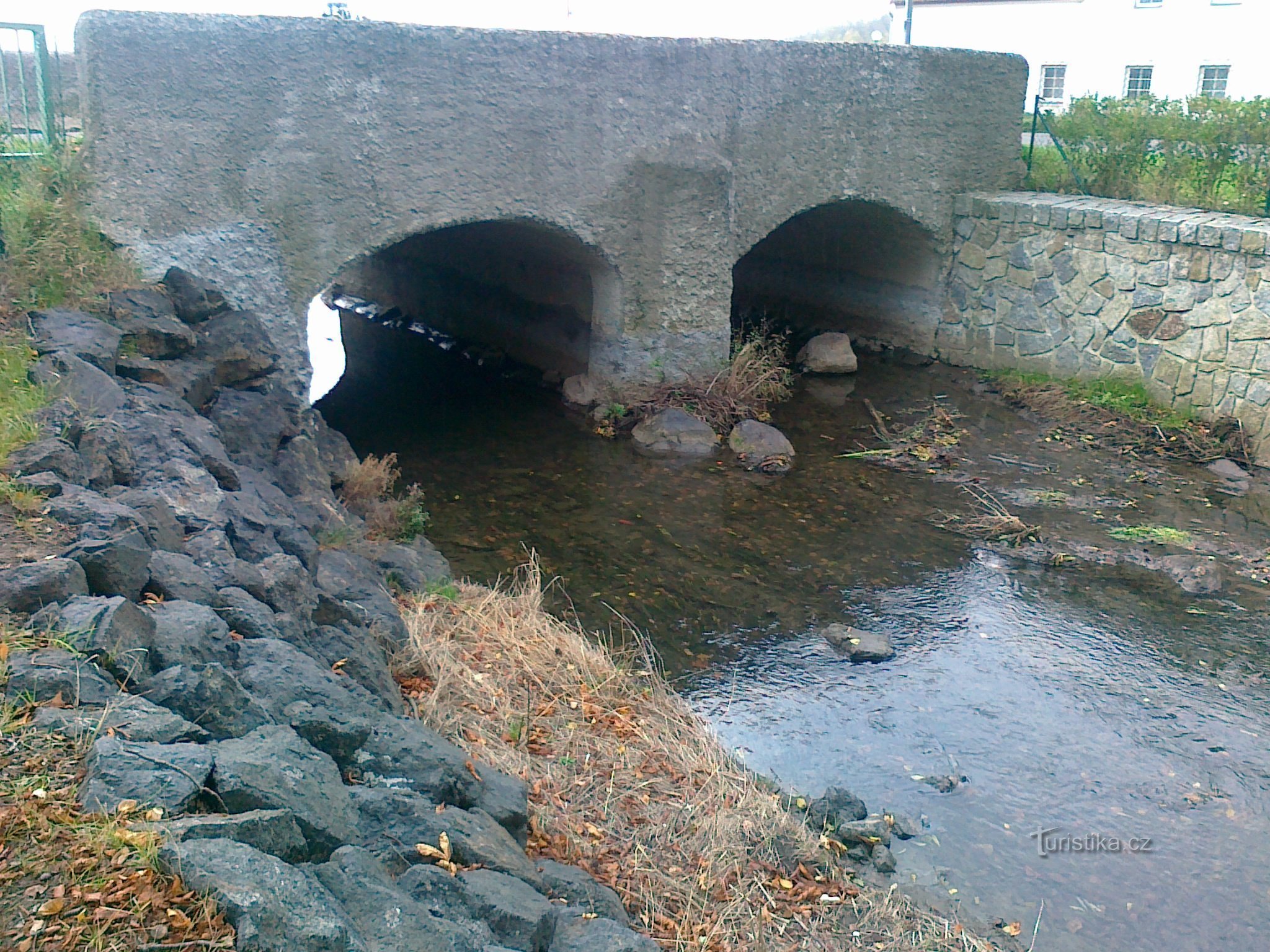 Pont baroque à Lahošt.