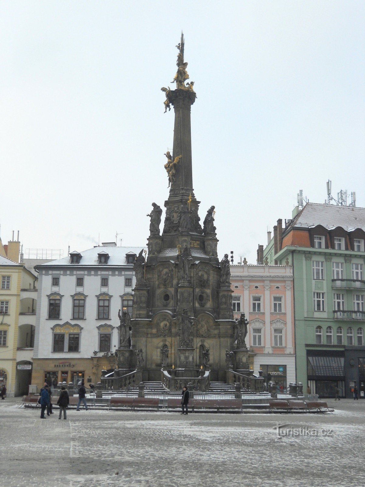 Coluna barroca da Santíssima Trindade