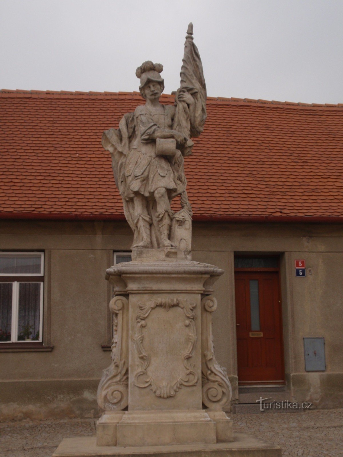 Barokní sochy v Miroslavi
